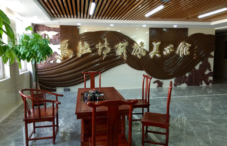 包头市美术馆馆长苗景昌参观、指导乌拉特前旗美术馆