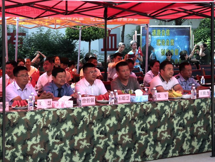 庆祝建军92周年 进军营慰问演出”走进武警中队